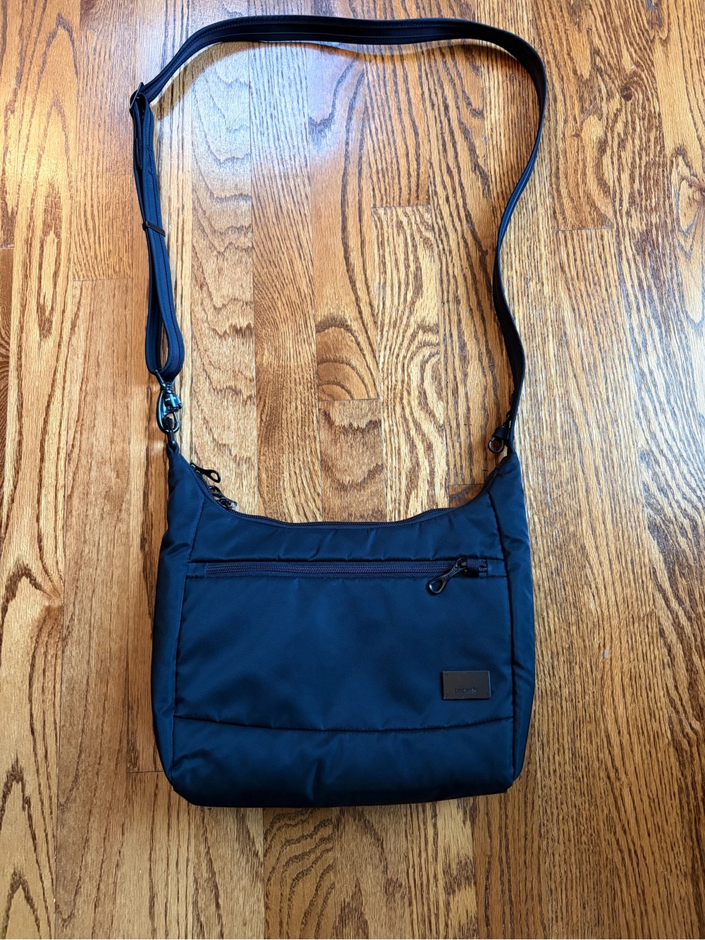 Pacsafe Citysafe CS Anti-Theft Crossbody Bag Black RFID Travel Purse